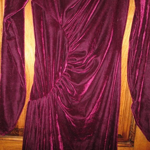Pyramid Collection Gown - Picture 4 of 6